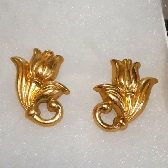 Avon Tulip Earrings - Picture 2 of 7